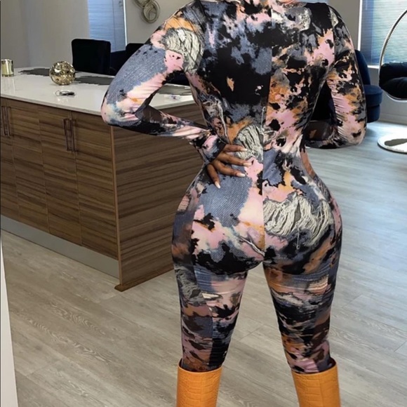 SEXY PRINTED JUMPSUIT - Picture 3 of 7